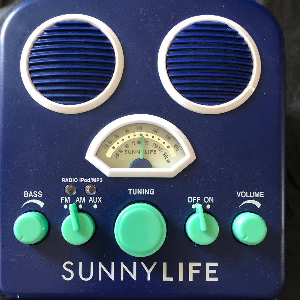SunnyLIFE Portable Beach MP3 Speaker AM/FM…